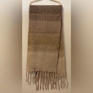 NWOT Eyeful Chunky Thick Scarf Oversized with Fringe Detail